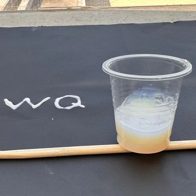Un buen precio. Emulsión acrílica a base de agua para cajas de cartón y papel kraft en línea
